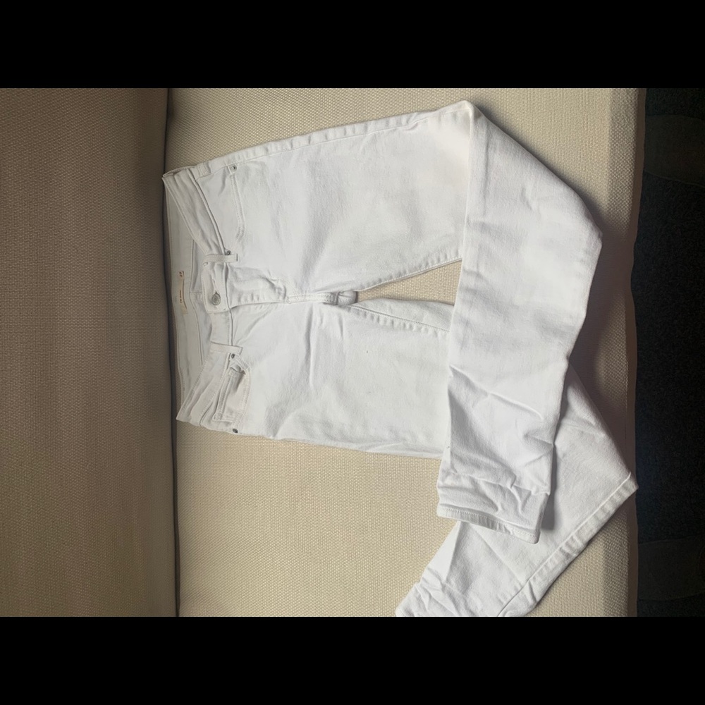 White Levi jeans
